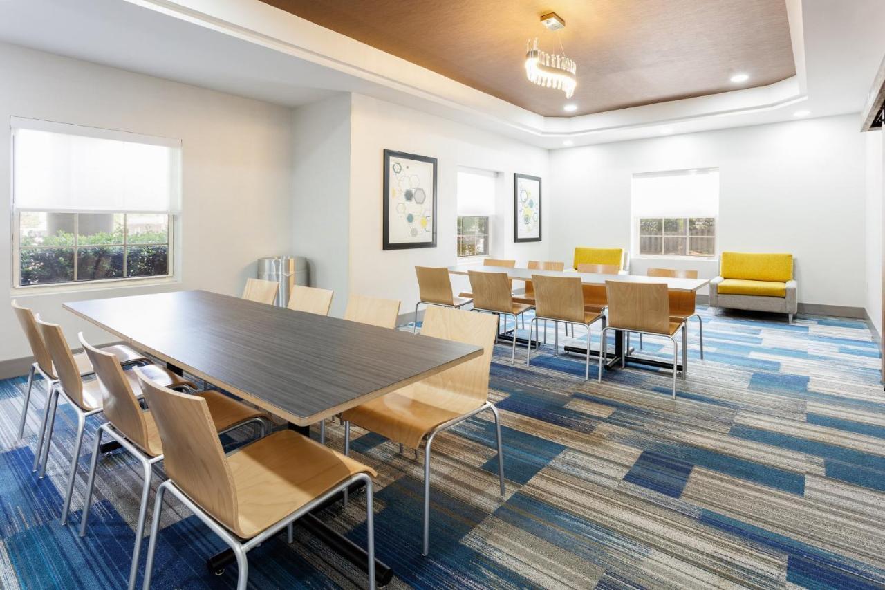Holiday Inn Express & Suites Williamsburg By Ihg Exterior foto