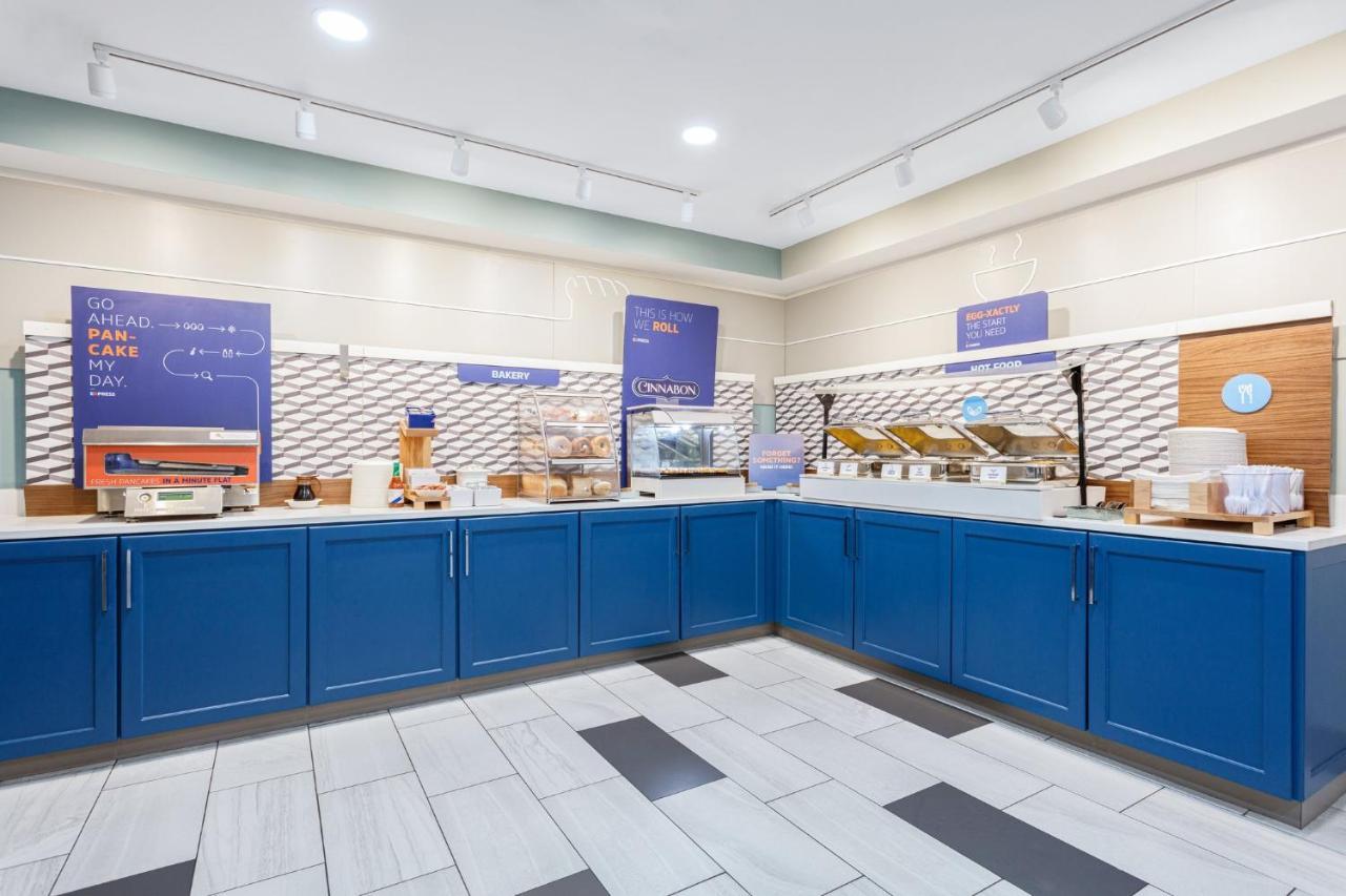 Holiday Inn Express & Suites Williamsburg By Ihg Exterior foto