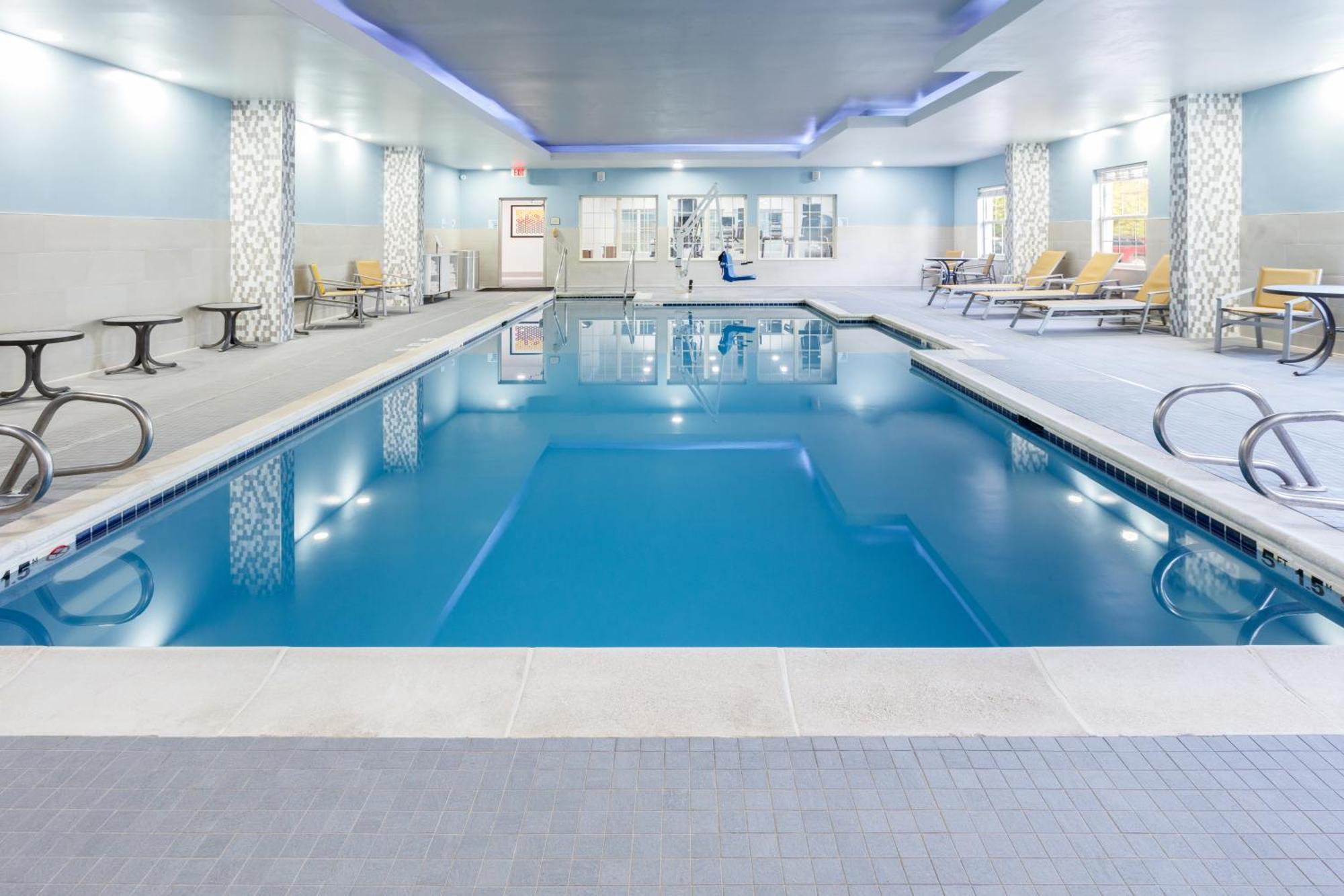 Holiday Inn Express & Suites Williamsburg By Ihg Exterior foto